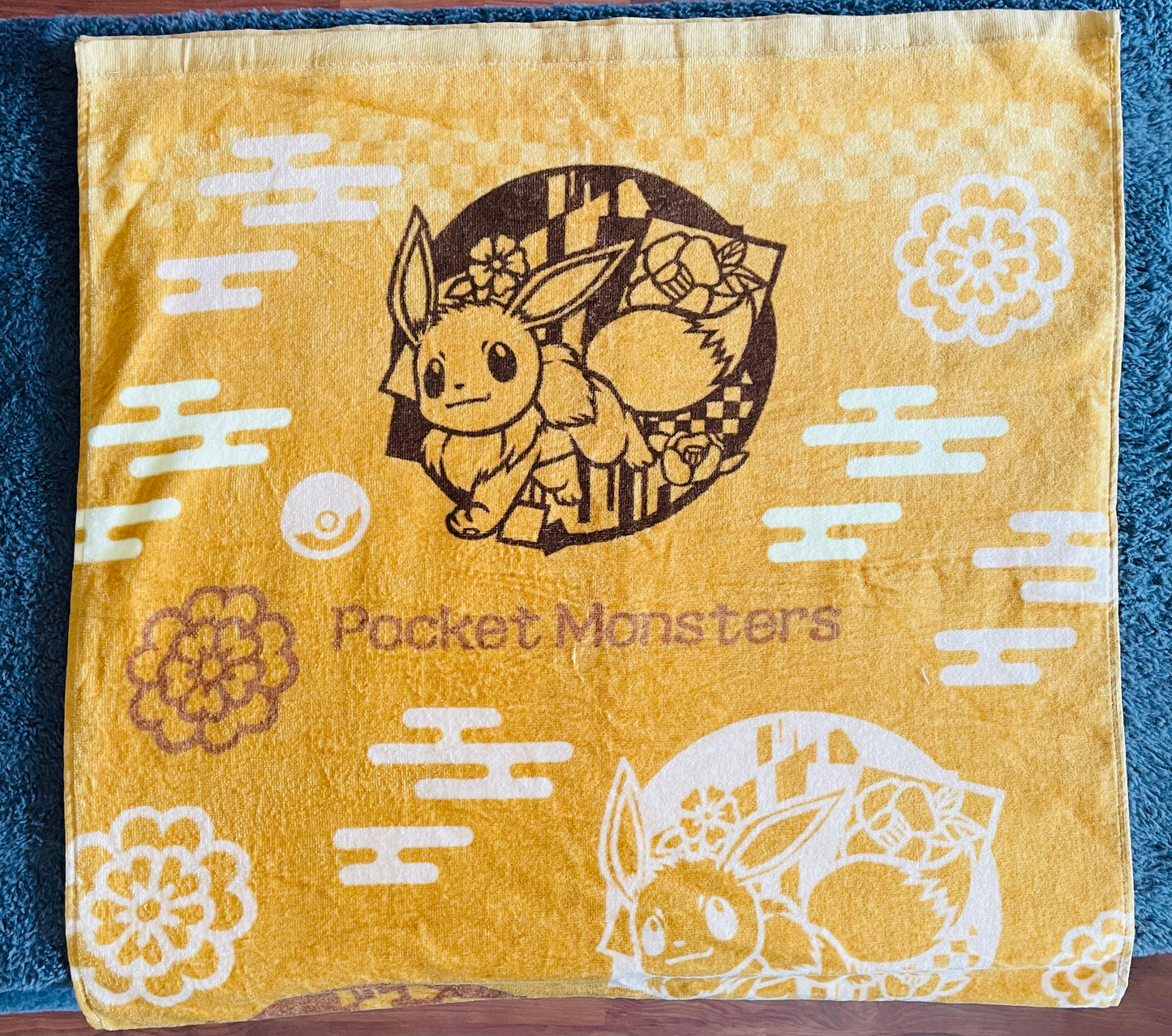 Pocket Monsters Eievui Beach Towel